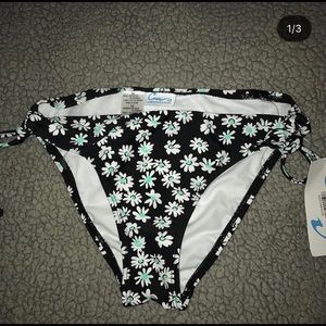 Flowered bikini bottoms